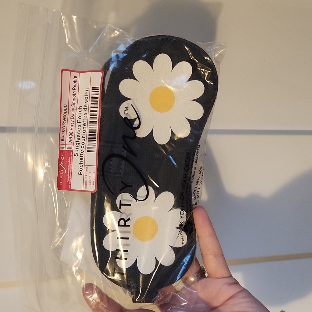 Thirty-one sunglasses pouch